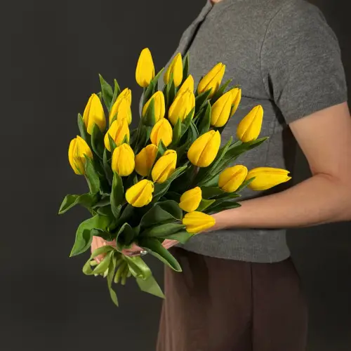 Букет из 25 желтых тюльпанов